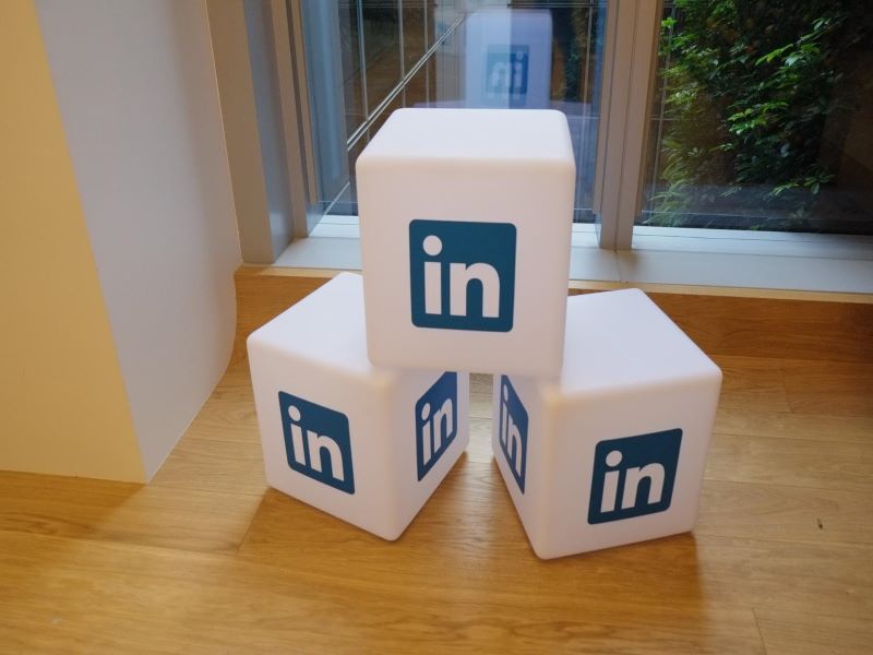linkedIn logo on white cubes